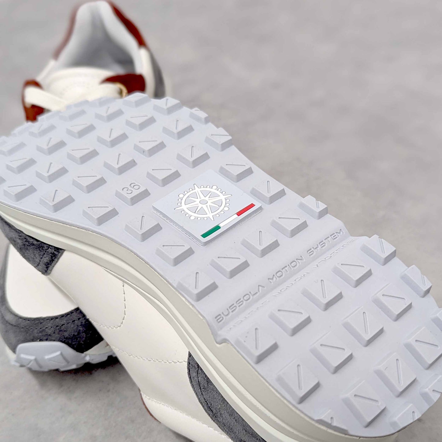 スニーカー BW2543