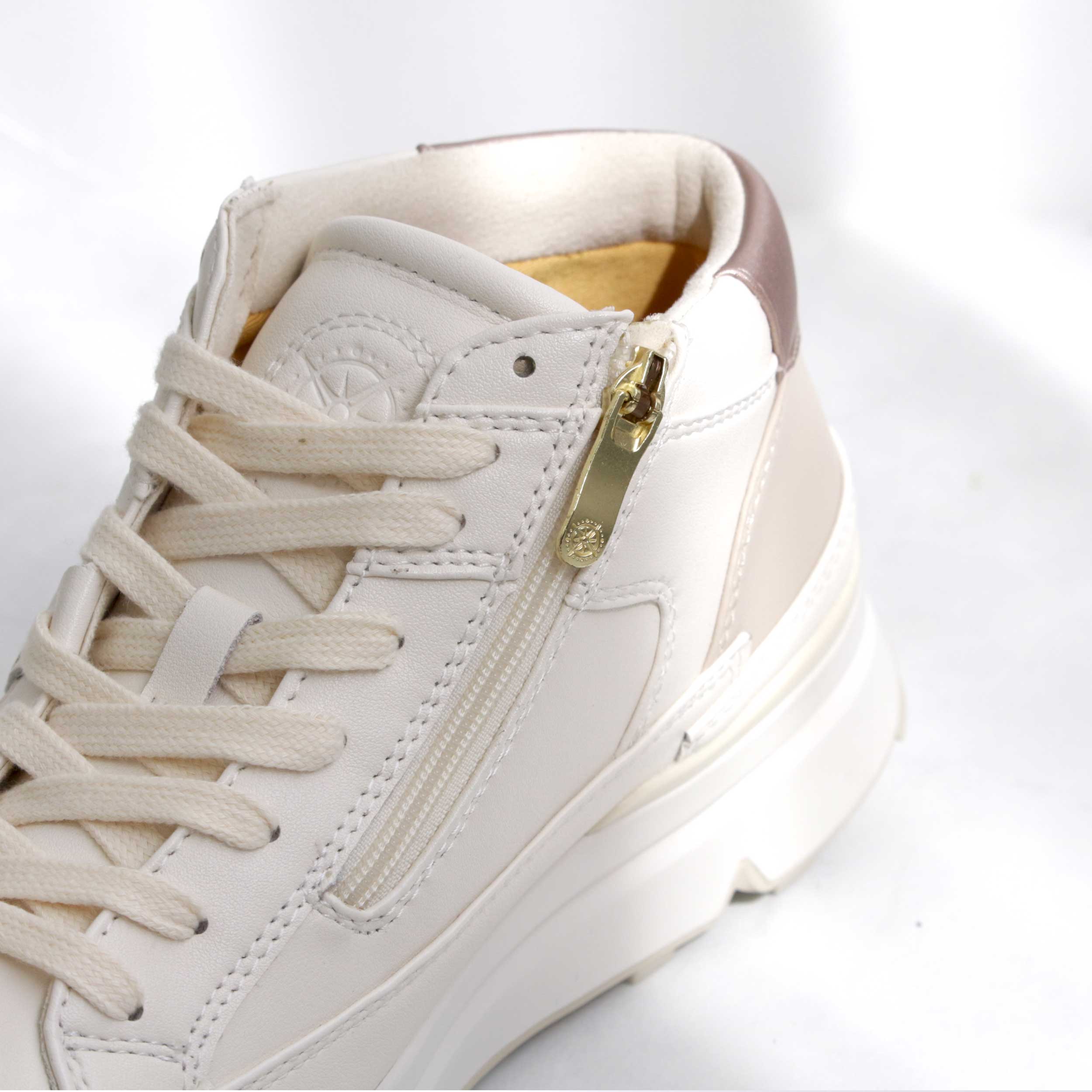 スニーカー BW2477