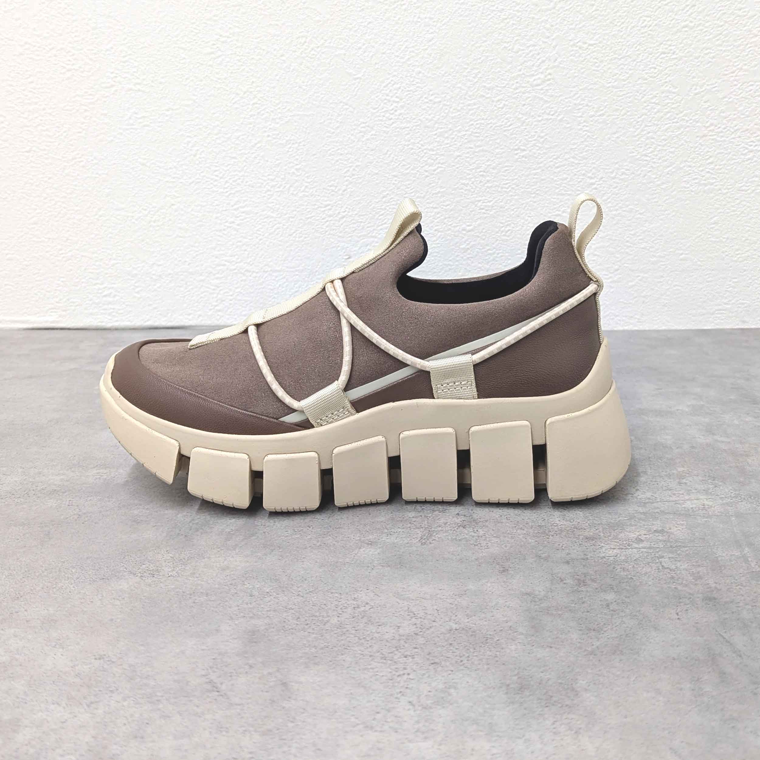 スニーカー BS2543