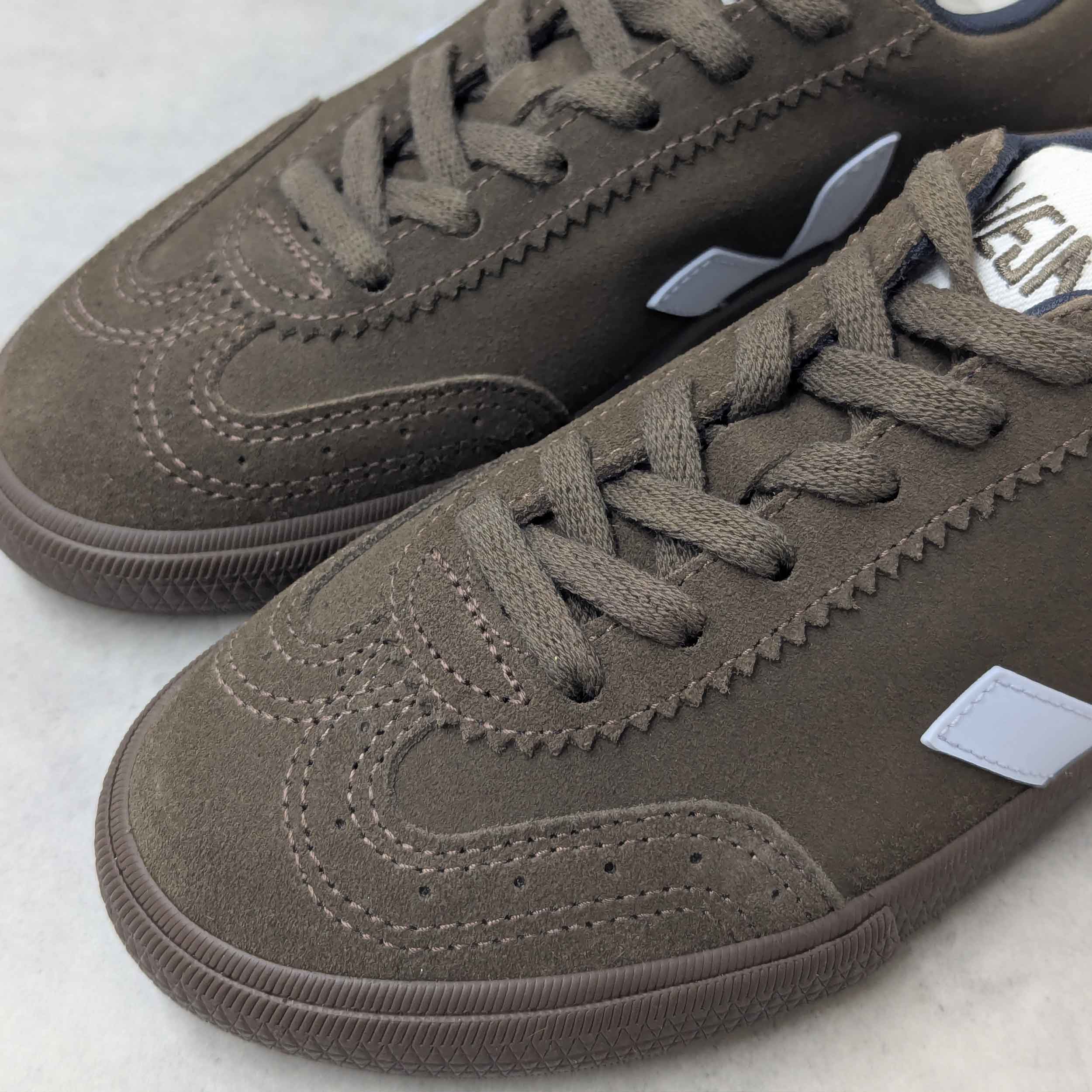 スニーカー VOLLEY