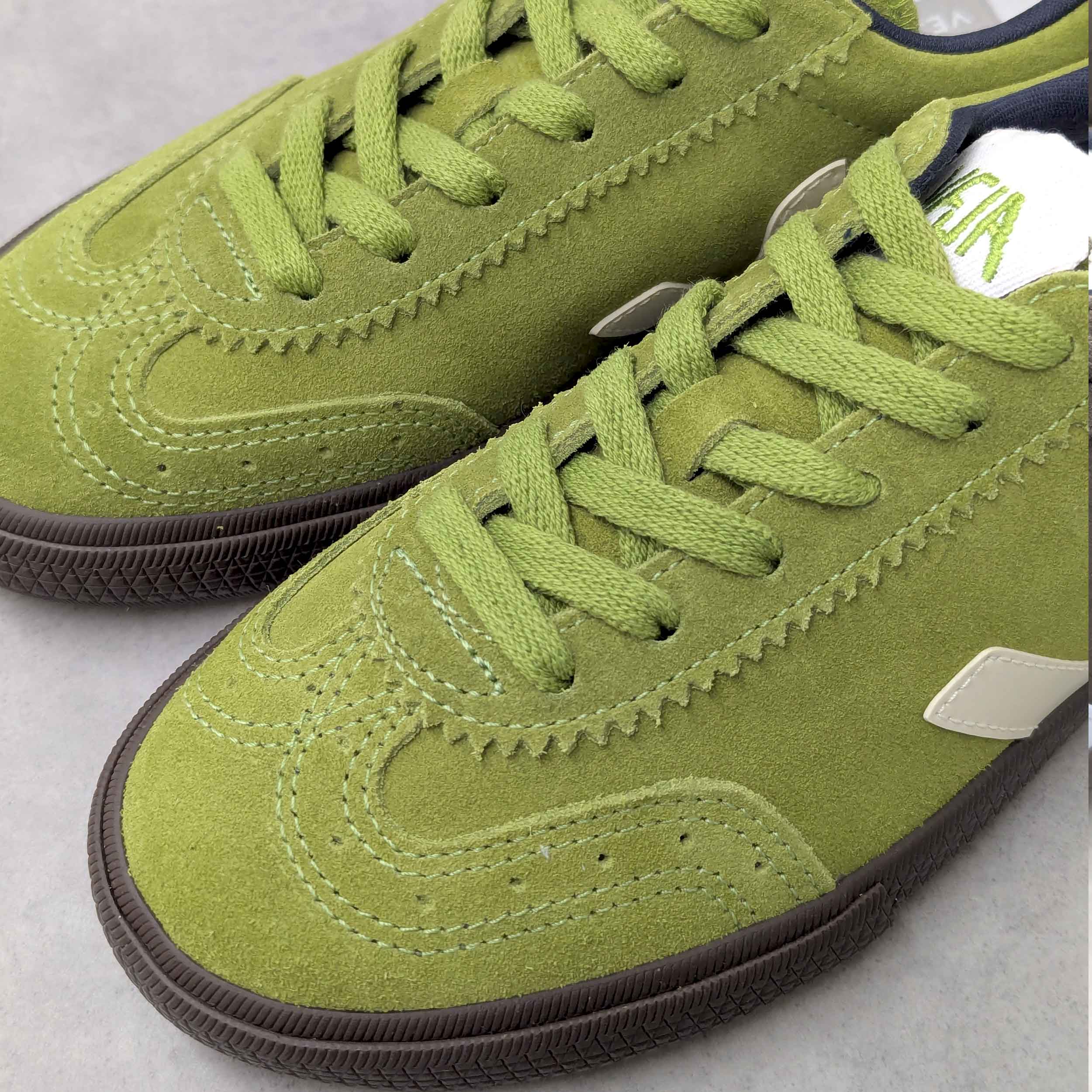 スニーカー VOLLEY