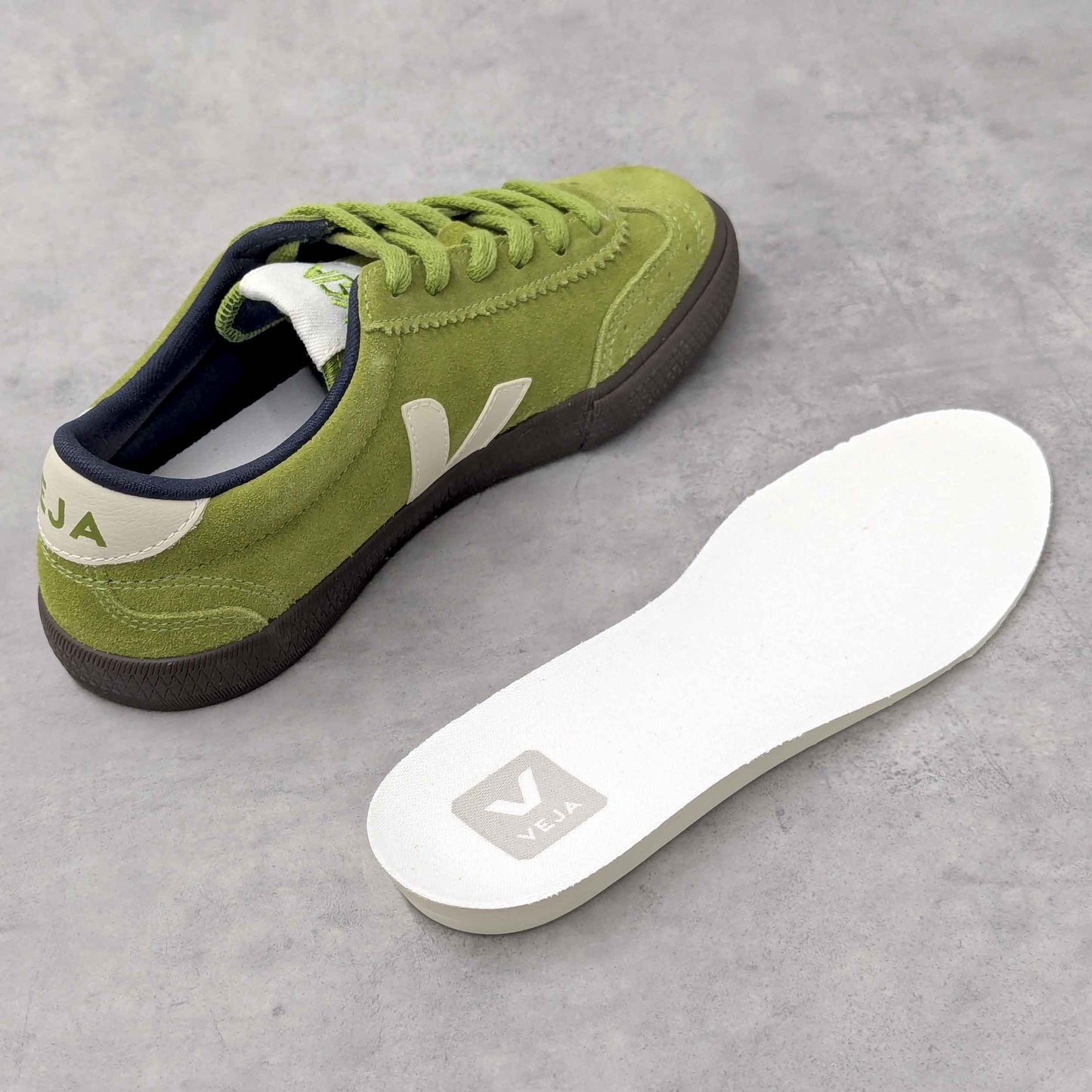 スニーカー VOLLEY