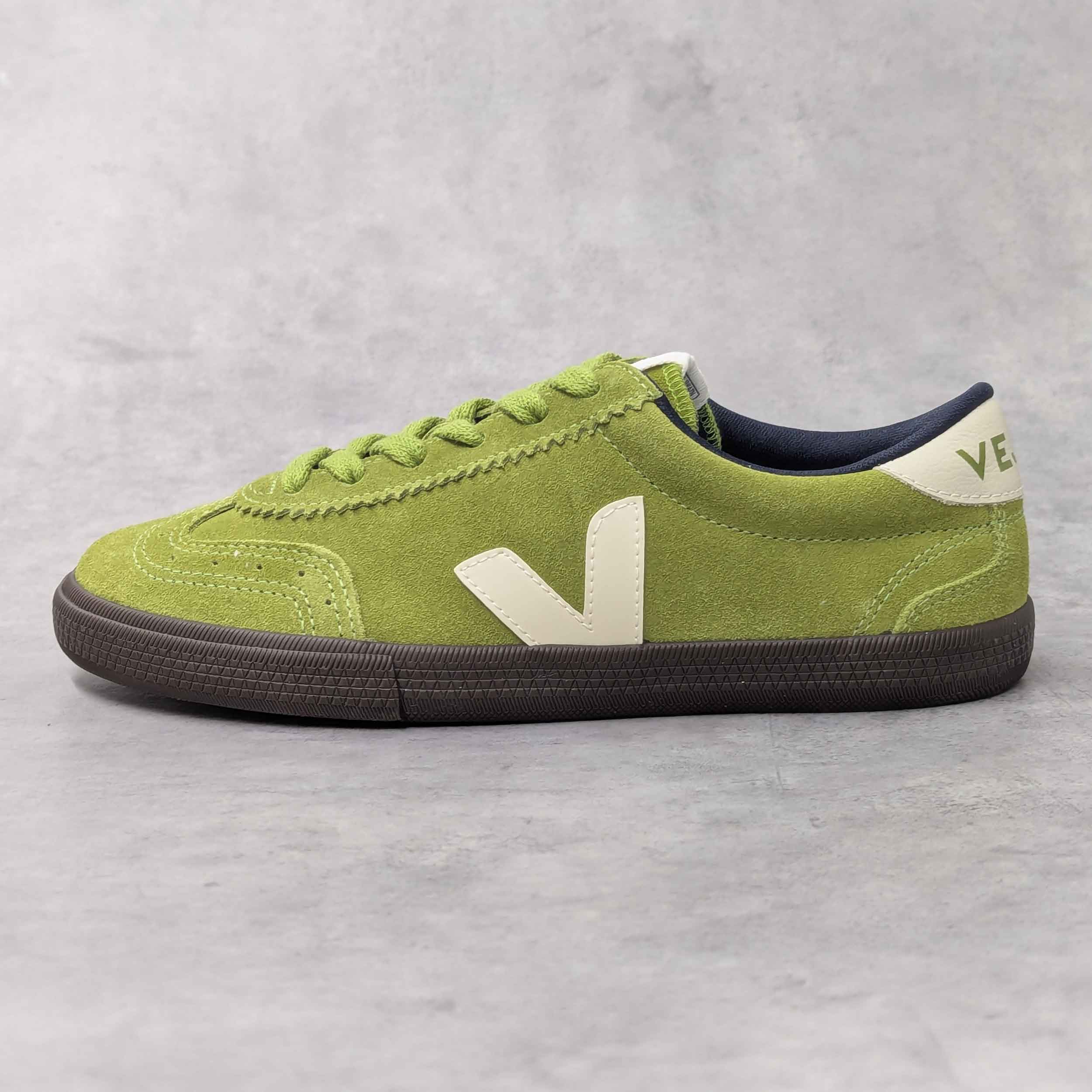 スニーカー VOLLEY