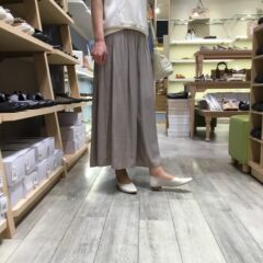 新色入荷♪一枚革の柔らかパンプス